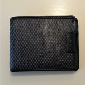Men’s textured slim coach wallet